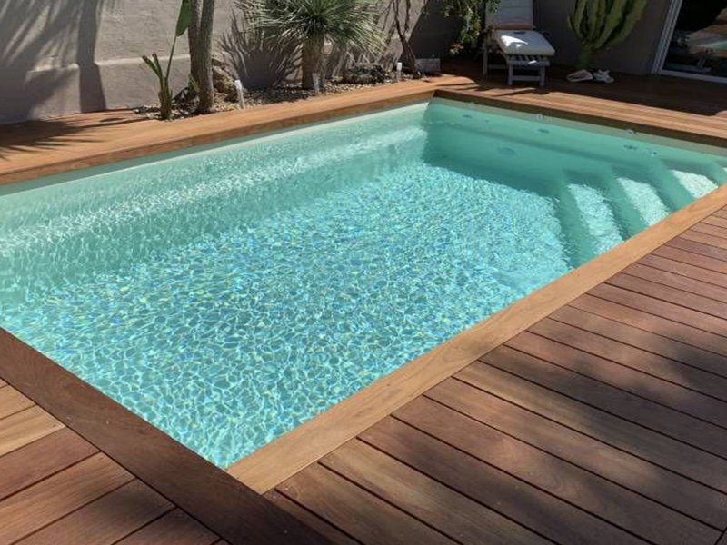 Swimming pool scene display8