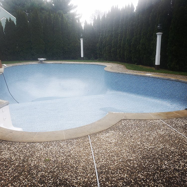 Irregular shaped swimming pool