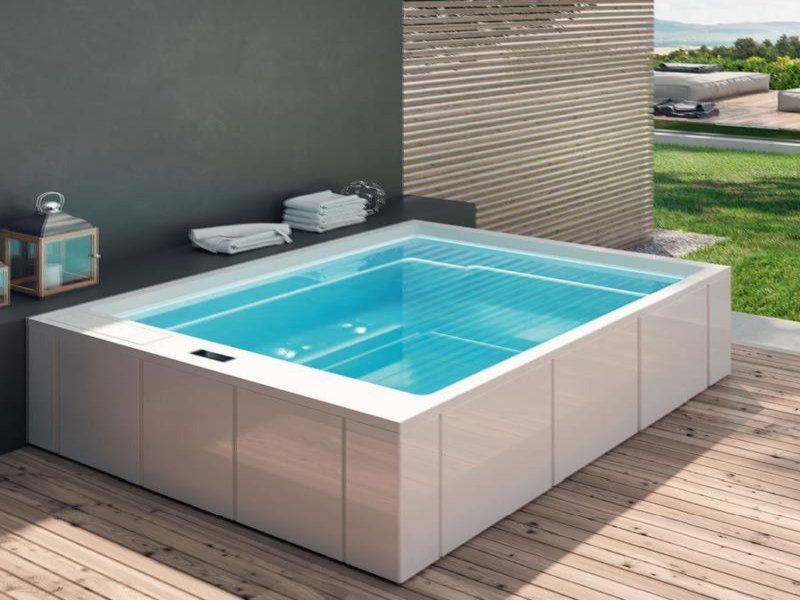 Swimming pool scene display picture 2